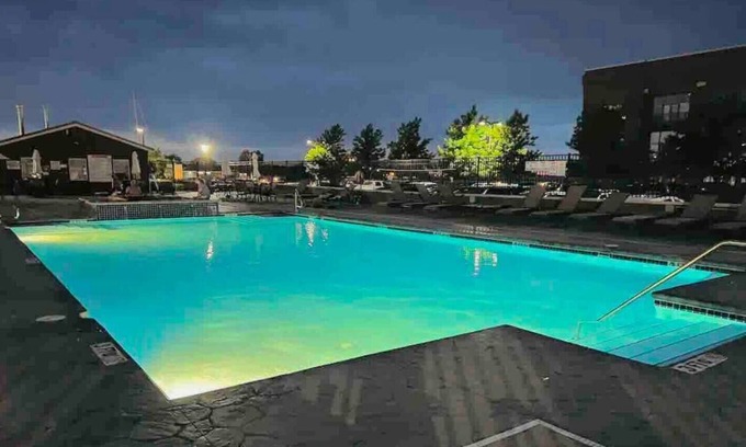 Sandusky Condo | Downtown Sleeps 8 Pool Hot Tub Cedar Point Sports Force Kalahari!