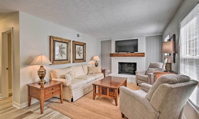 Southern Pines House | Downtown Southern Pines Townhome with Deck!