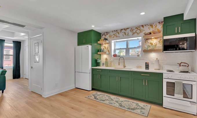 Stratford Apartment | Downtown Stratford’s Luxury 2 BDR Suite with Kitchen *BRAND NEW*
