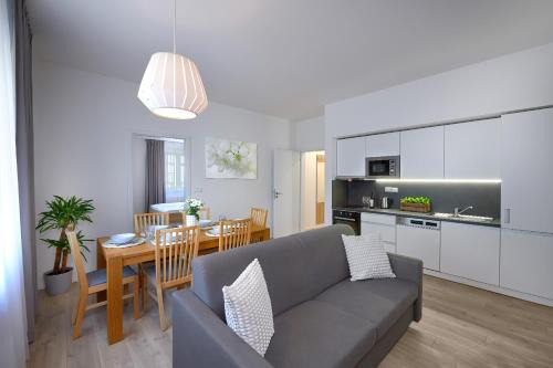 Brevnov Apartment | DownTown Suites Belohorska