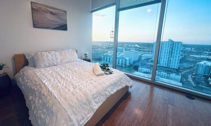 Downtown Tampa Condo | Downtown Tampa Condo with Rooftop Pool & Riverwalk Access