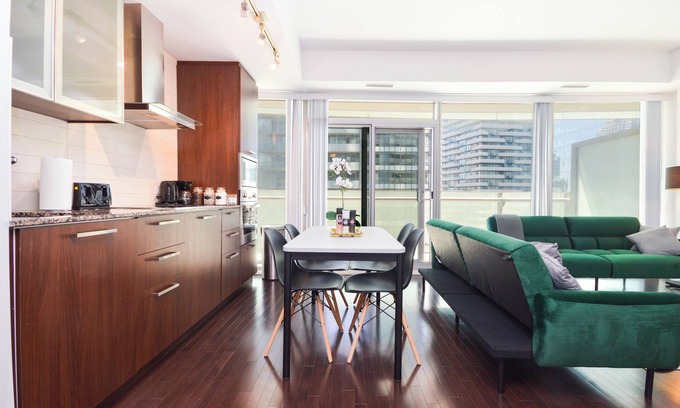 Central Waterfront House | Downtown Toronto near Scotiabank arena,CN Tower
