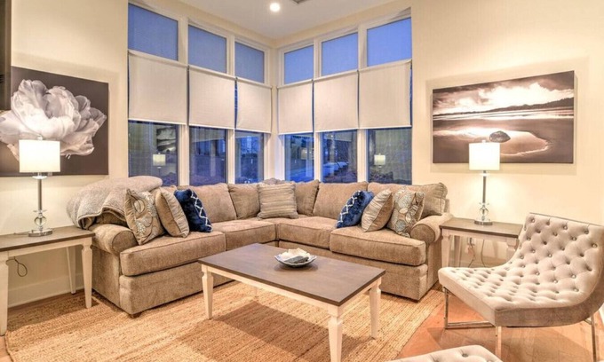 East End - Valley Street House | Downtown Townhome with Private Elevator