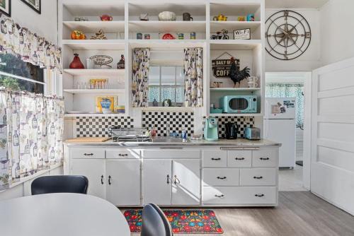 Santa Rosa Apartment | Downtown Urban Flat - close to SMART Station