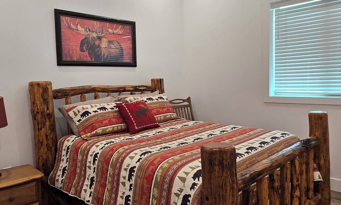 Victor House | Downtown Victor - Beautiful 1 Bedroom Suite