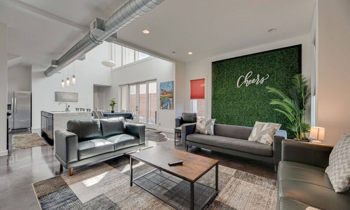 Edgehill House | Downtown w/Amazing Patios! Walk Everywhere!.!.!