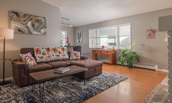 South Addition House | Downtown WestChester Casa with King Beds