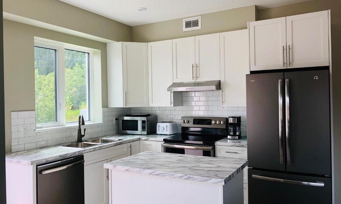 Whitehorse Apartment | Downtown Whitehorse Deluxe 2 Bedroom Condo