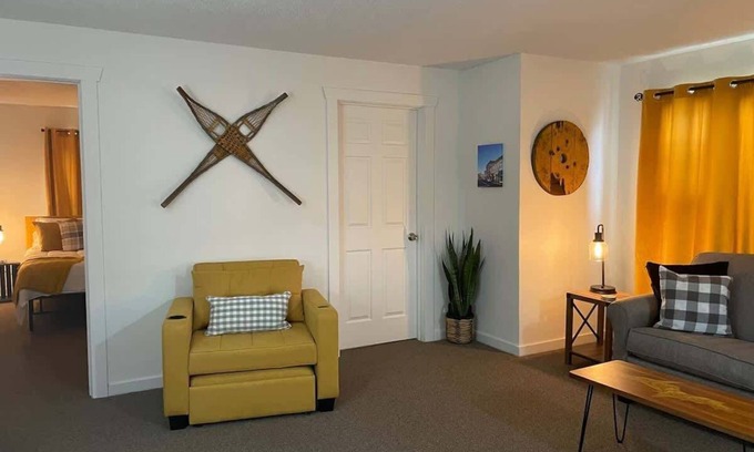 Ironwood Condo | Downtown "Yellow Room" at Villages on Aurora