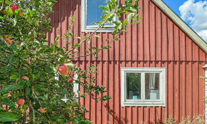 Laholm Apartment | Drømmer I om en ferie med landidyl og smukke solnedgange? Så er denne pæne, funktionelle lejlighed h