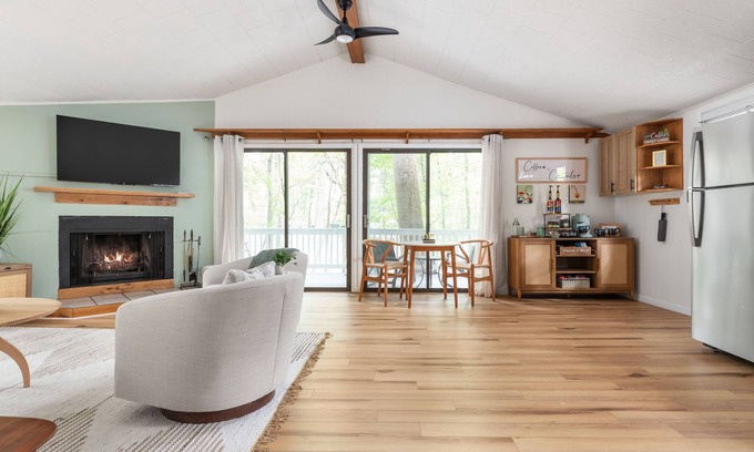 The Woods Cottage | Dragonfly Cottage - Chic, Upscale, Cozy Retreat in The Woods Resort