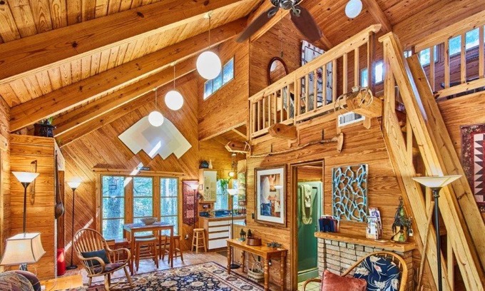 Van Zandt County Cabin | Dragonhead Retreat Cabin & Lodge off I-20 in E TX Woods