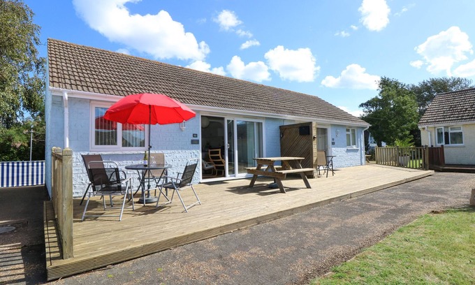 Seaview Cottage | DRAKE COTTAGE, family friendly, country holiday cottage in Seaview