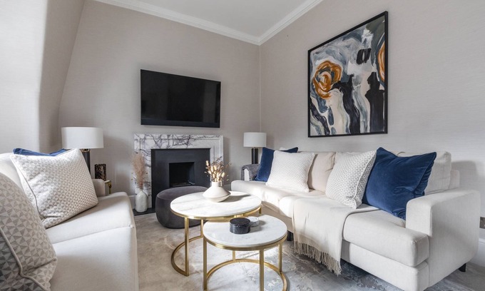 Chelsea Apartment | Draycott Place VII by onefinestay