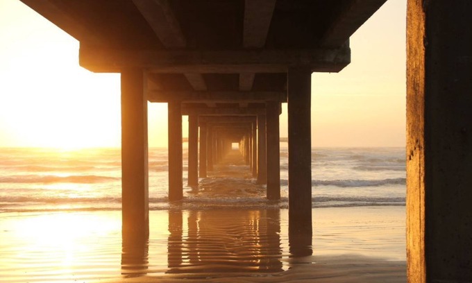 Port Aransas House | Dream Chaser- Walk to Sandfest & Ocean Breeze! Heated Pool & Pets OK