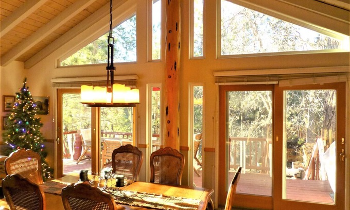 The Village House | Dream Getaway-Secluded Spa-Walk to Village and Pineknot Trailhead-Plus King Bed