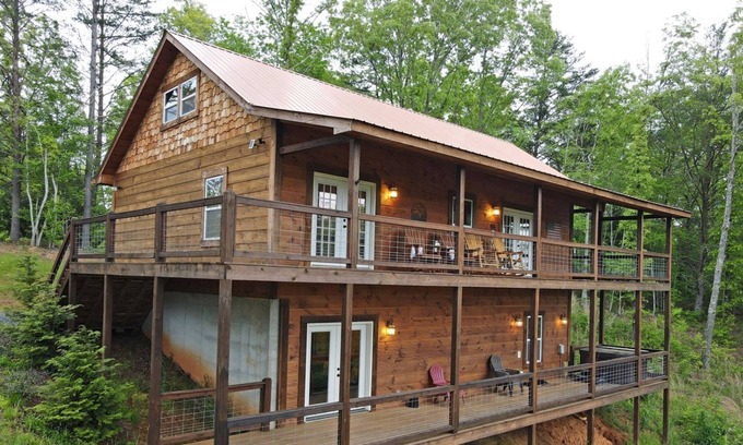 Copperhill House | Dream Hideaway Cabin Rental 4br/2ba, hot tub, wifi, pool table