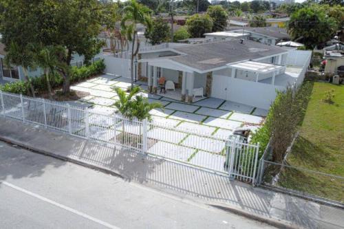 Hialeah House | Dream Home 4B2B