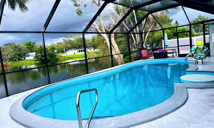 Gulf Gate Estates House | Dream Home at Sarasota Gulf Estates Heated pool