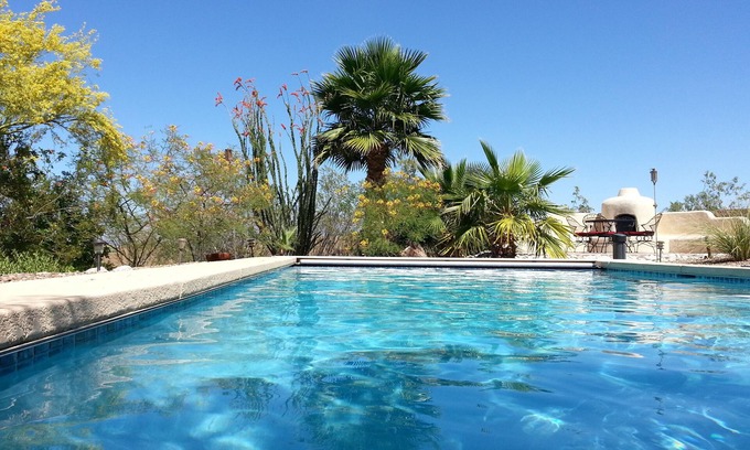 Camino Del Oeste Estates House | Dream Home with Solar Heated Pool, Putting Green, City Lights