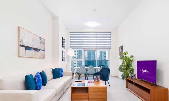 Emirates Hills 2 Apartment | Dream Inn - Splendid Two Bedroom Apartment in Dubai Marina