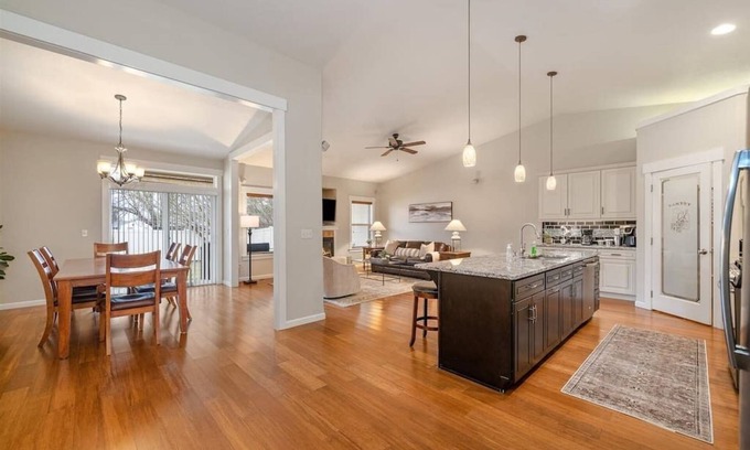 Spokane Valley House | Dream Rental /Stocked Kitchen/ Gas Fireplace /BBQ