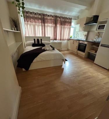 Coldharbour Apartment | Dream studio