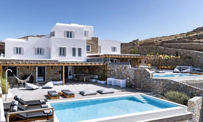 Kalafatis Villa | Dream View Villa, 2 min walk to the sandy beach! 11 bedroom accommodation
