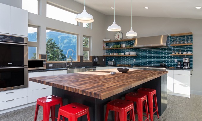 Alyeska House | Dream Views & Chef's Kitchen-Modern, Mountain Home w/Hot Tub