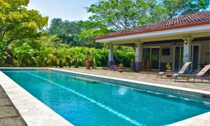 Villarreal House | Dream villa with guest house and semi-Olympic pool!