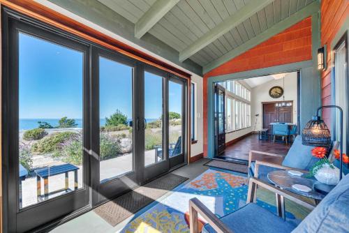 Manchester House | Dream Weaver House with Hot Tub and Ocean View!