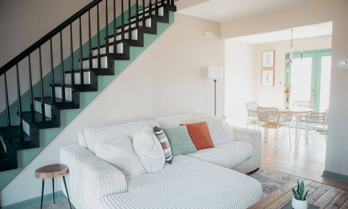 Clarksville House | Dreamcatcher Cottage Boho Charm & King Bed Comfort
