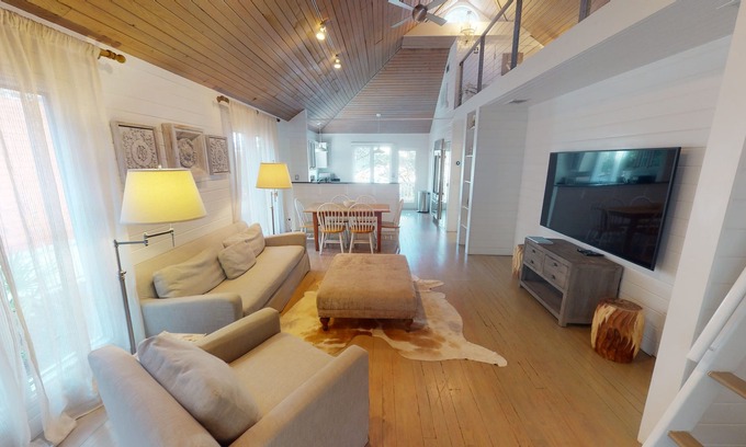 Seaside House | Dreamcatcher: Stunning 4 bed Seaside Villa filled with Natural Light