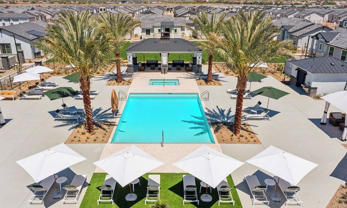 Casa Grande House | Dreamlight Modern Home with Pool and BBQ