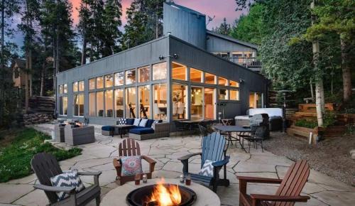Forest Hills House | Dreamscape Breck Epic Views, Magical Sunsets & Unforgettable Stays