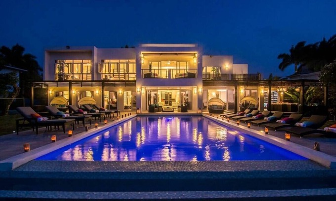 Montego Bay Villa | Dreamtime 5-Beachfront, Butler, Chef, Driver, Modern