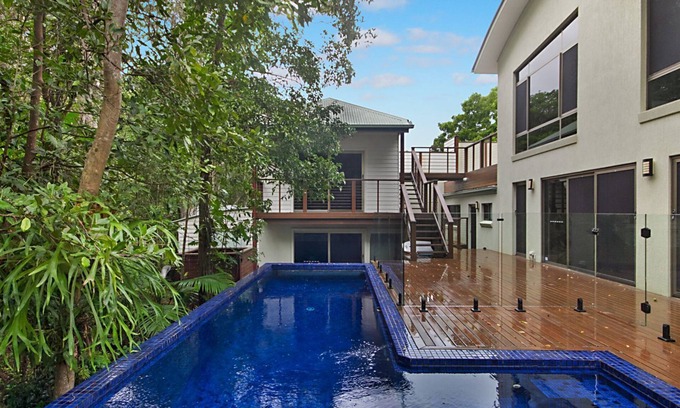 Fingal Head House | Dreamtime Escape - 6 bedroom luxury holiday home on Dreamtime Beach Fingal with Wi-Fi Inc.