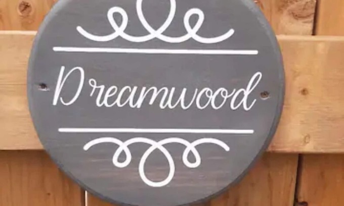 Downtown Niagara Falls Apartment | Dreamwood- Private Niagara Falls Escape