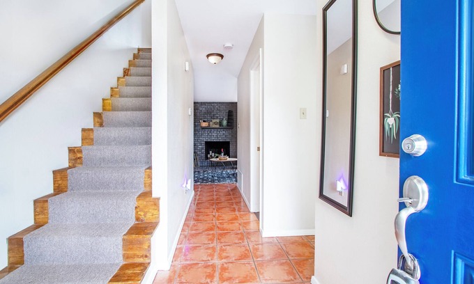 Longview House | Dreamy 2 bdr Longview Townhome