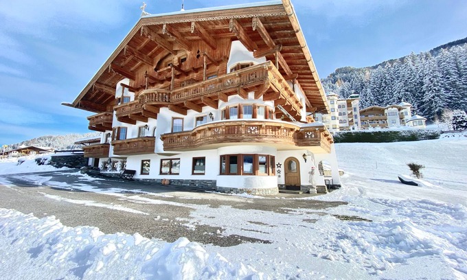 Muhlthal Apartment | Dreamy Apartment with Wellness & Ski Bus Nearby