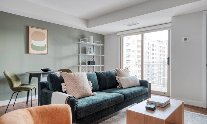 Ballston Apartment | Dreamy Ballston 1BR w/W/D, Gym & Pool, near Metro, by Blueground