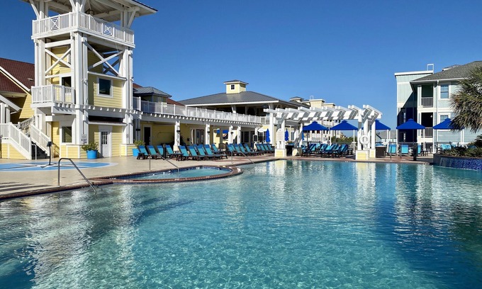 Red Fish Cove House | Dreamy Beachside 4 Bedroom All Suite w/Gorgeous Views in Pointe West, Galveston