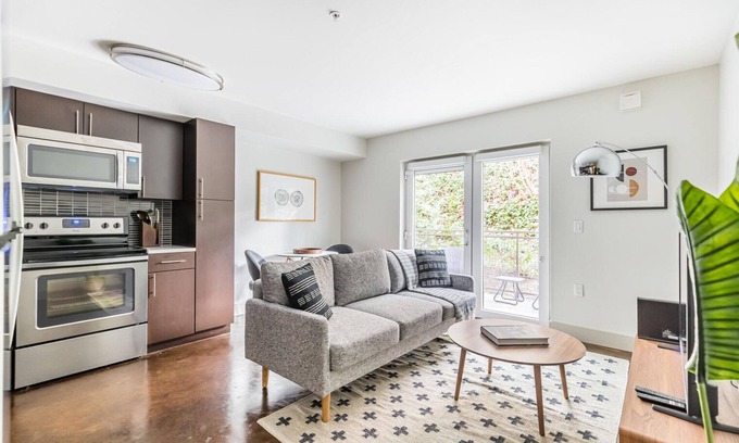 West Bellevue Apartment | Dreamy Bellevue 1BR w/Gym, Rooftop & W/D, nr Park, by Blueground