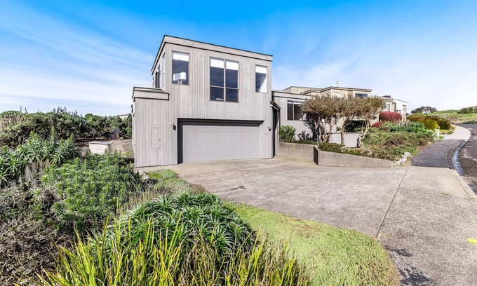 Bodega Bay House | Dreamy Bodega Bay Haven w/Golf Course & Ocean Views - Decks, Fireplace & WiFi