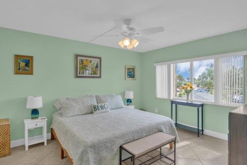 Fort Pierce Apartment | Dreamy Condo 2 minute walk to Beach w King Size Bd