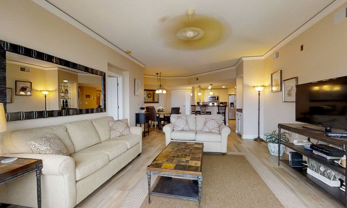 Palmetto Dunes Condo | Dreamy condo on the beach w/balcony view, shared pool, & charming decor