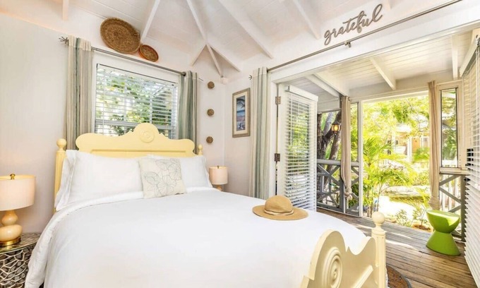 Grace Bay Ski Chalet | Dreamy Cottage in Grace Bay, BBQ & Bikes Included!