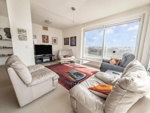 Herzliya Apartment | Dreamy Hilltop Grand Apartment