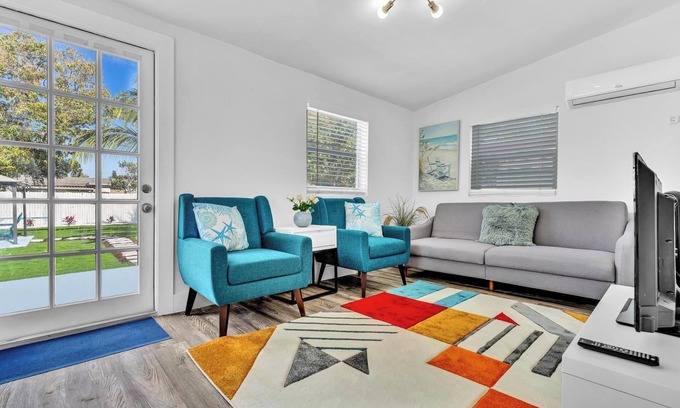 Dania Beach House | Dreamy Hollywood Beach Escape | Jacuzzi & Fire Pit