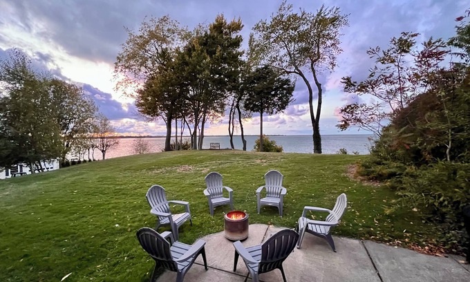 Erie House | Dreamy Lake House - Erie, PA